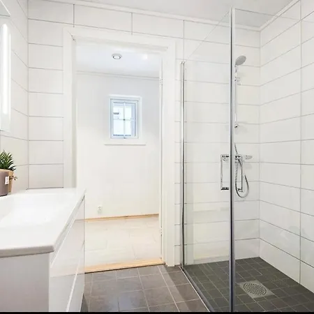 Les Homes - Modern & Cozy Near Oslo Airport בית אירוח Nannestad